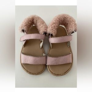 UGG leather sandals w/removable shearling 6/7T